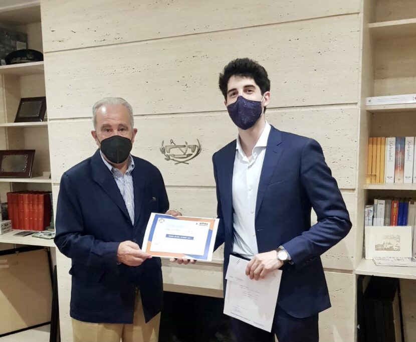 El Presidente entrega el Premio Manuel Vázquez al Mejor TFG del CITOP